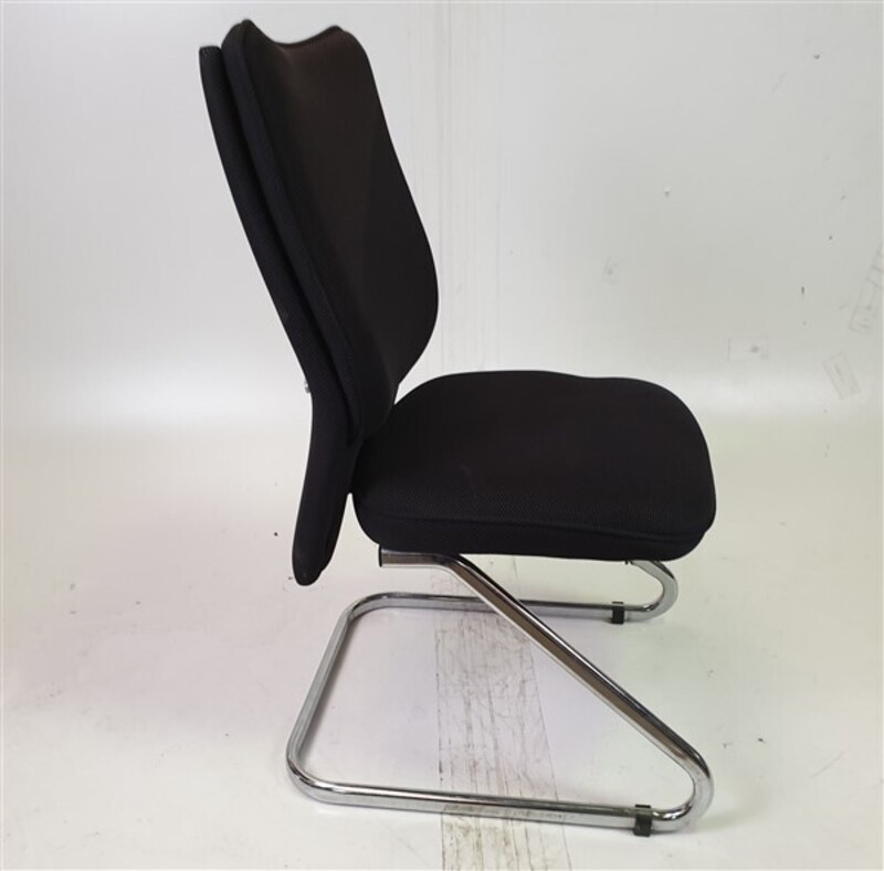 Black Fabric/Mesh Meeting Chair Chrome Legs