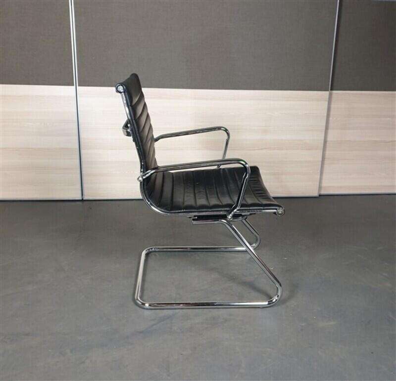 Black Leather Meeting Chair Chrome Frame