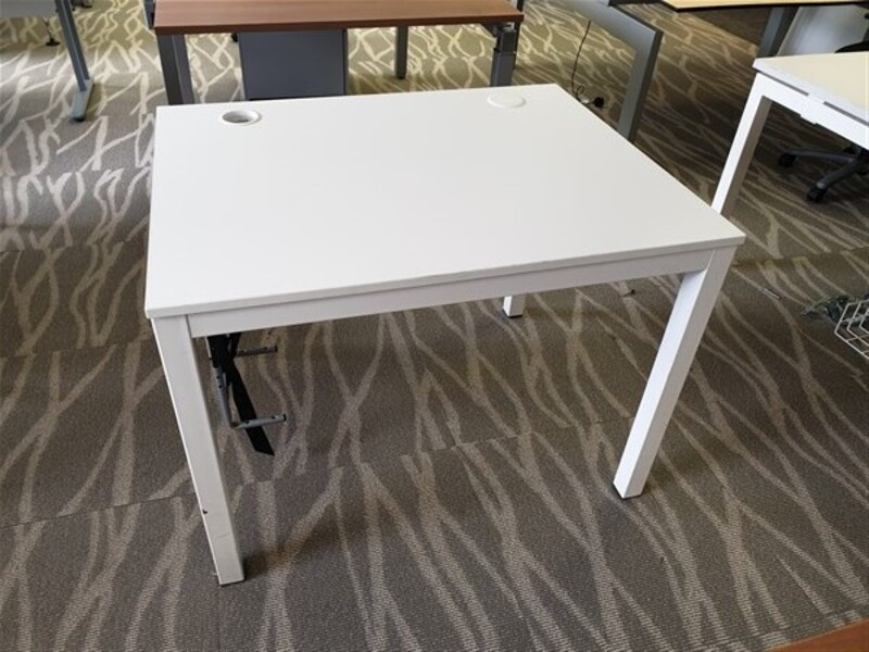 White Desk 1000w x 800d 