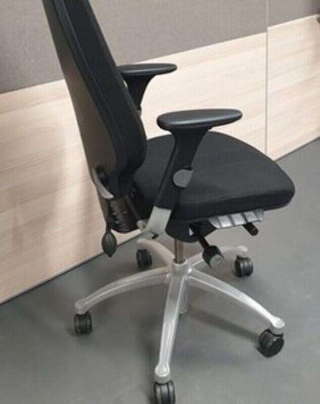 RH Logic 400 task chair no headrest