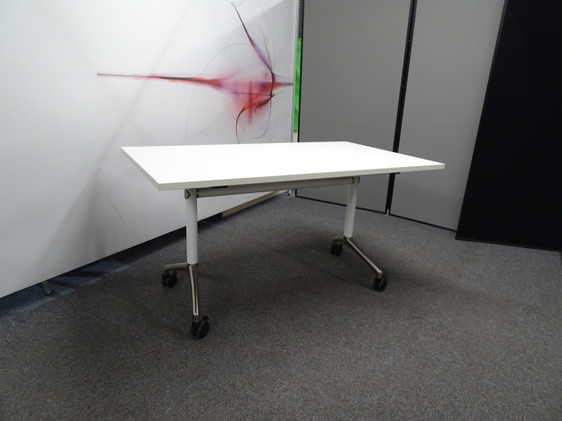 1400w mm White Flip Top Table