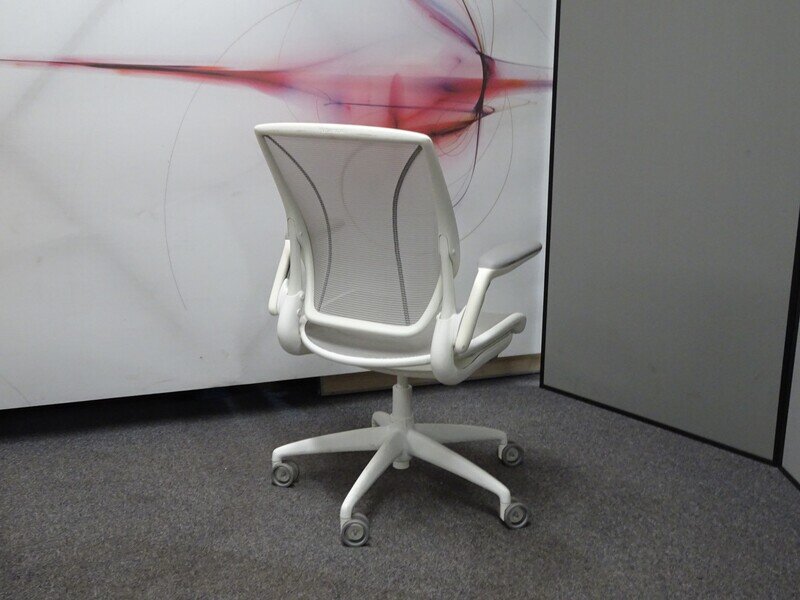 Humanscale Diffrient World Mesh Operator Chair in Grey & White