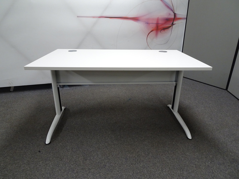 1400w mm White Freestanding Desk
