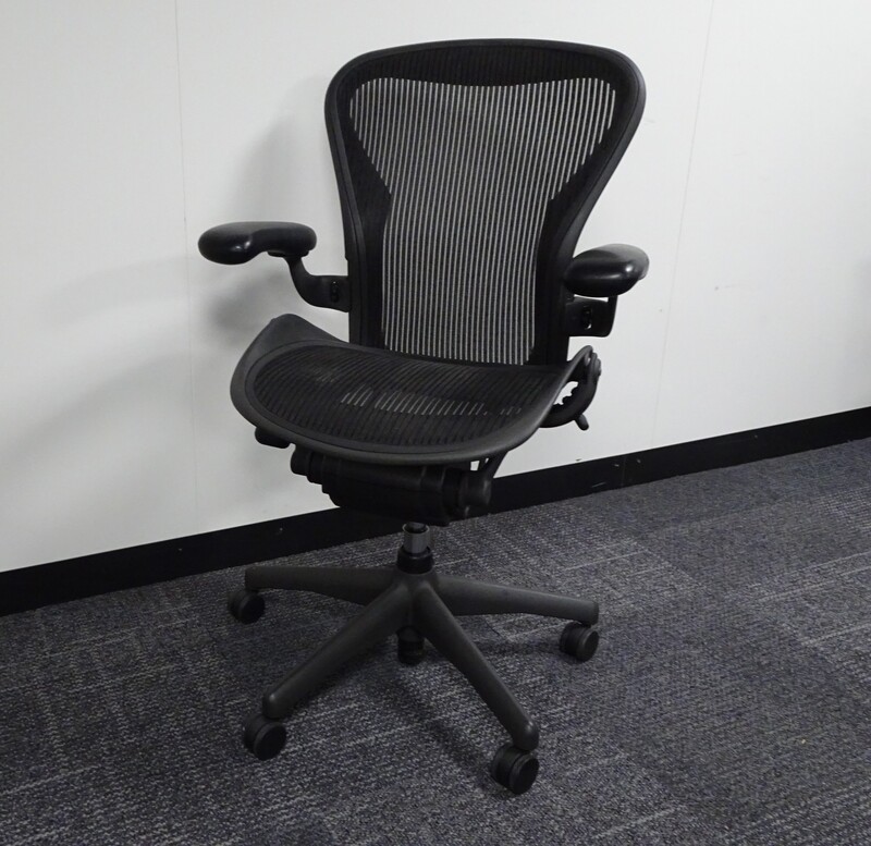 Herman Miller Aeron 2 Lever Fully Adjustable Arms Graphite Size B
