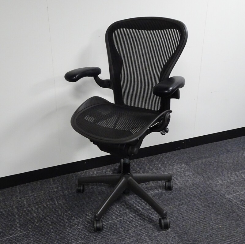 Herman Miller Aeron 3 Lever Height Adjustable Arms Graphite Size B