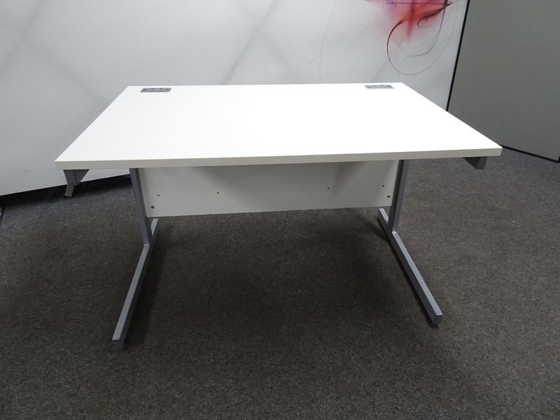 1600w mm White Freestanding Desk