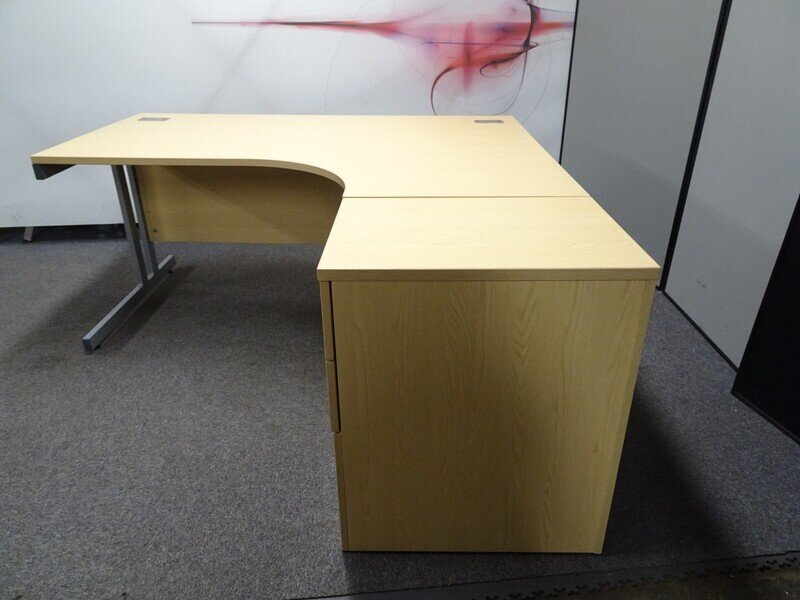 1600w mm Maple Corner Desks