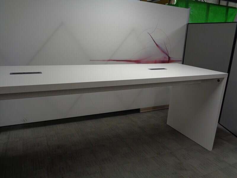 White high breakout table