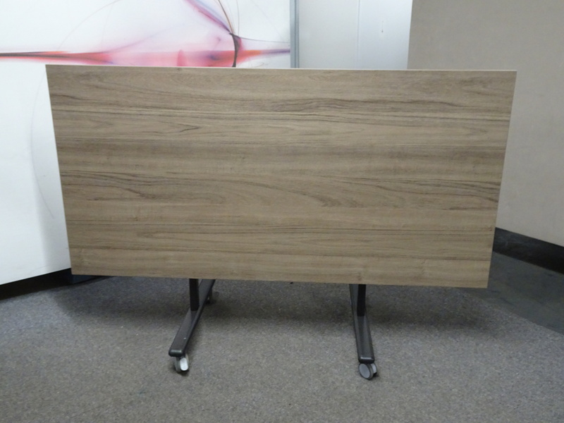 1600w mm Oak Flip Top Table
