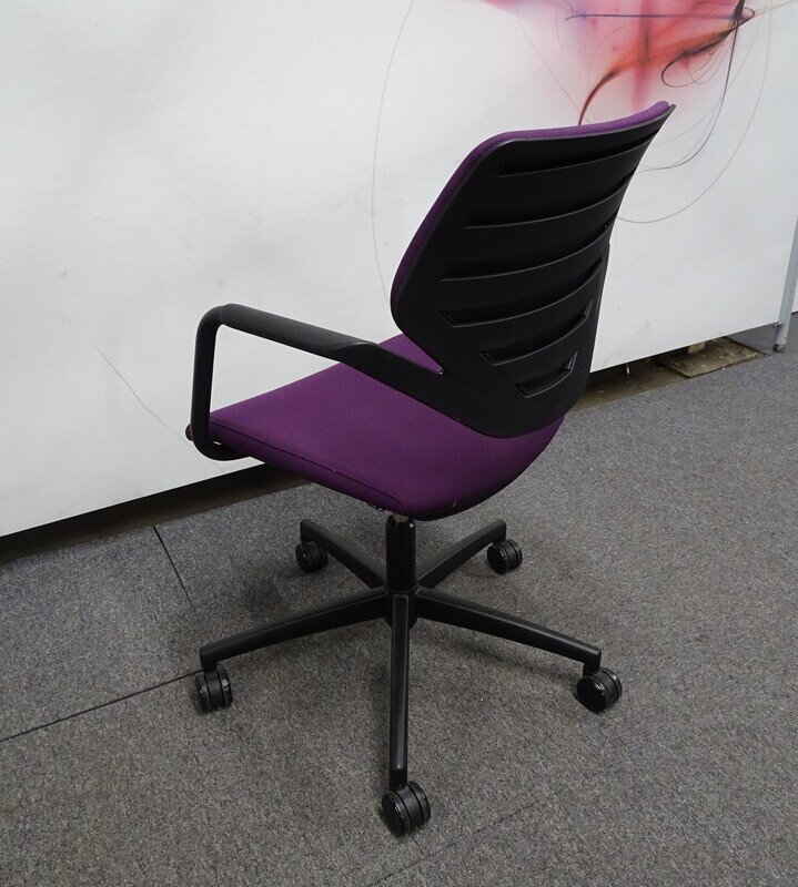 Konig + Neurath Nook Meeting Chair in Purple