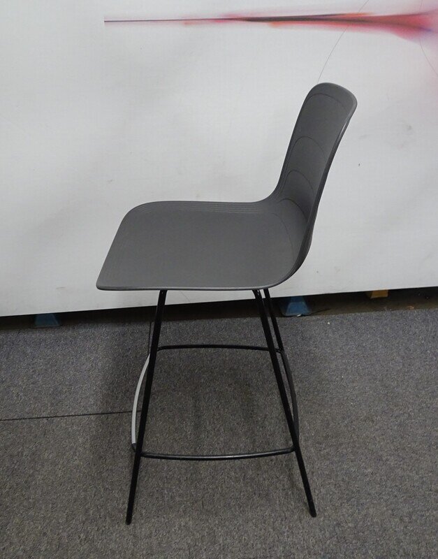 Lammhults Grade Bar Stool with Graphite Seat