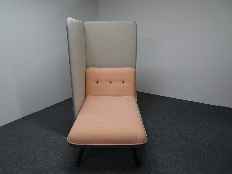 Konig + Neurath NET.WORK.PLACE Organic Long Chair with Screen