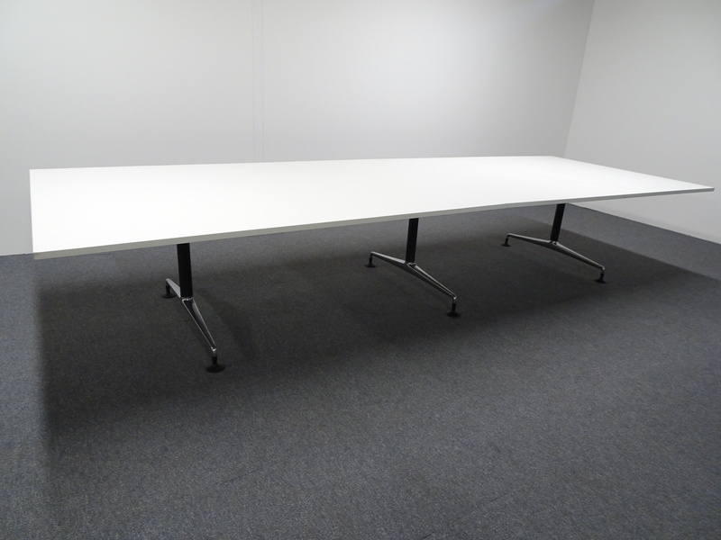 4000w mm White Boardroom Table