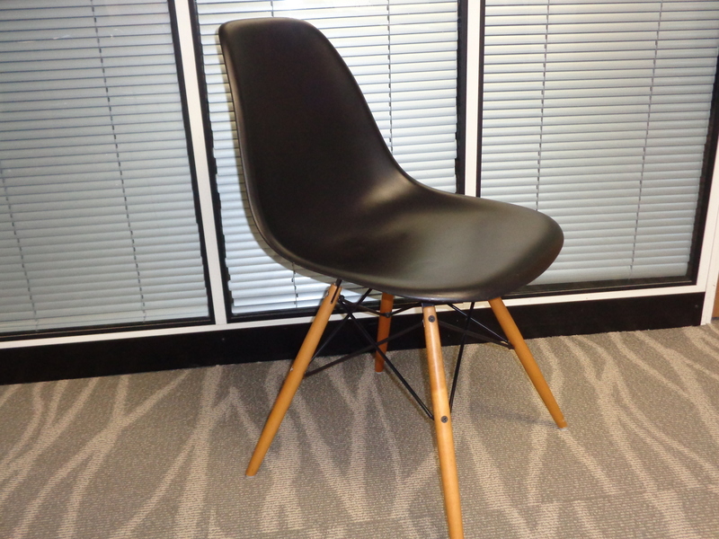 Vitra Eames Chair in Black