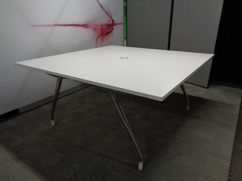 1600sq mm White Meeting Room Table