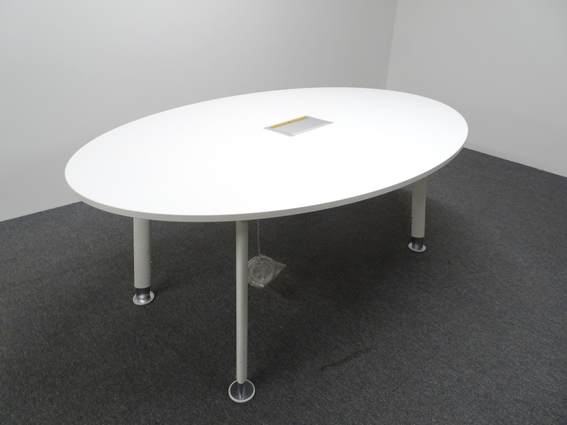 1800w mm Oval Meeting Table in White
