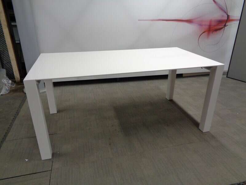 2650 x 900mm White Gloss Retractable Table