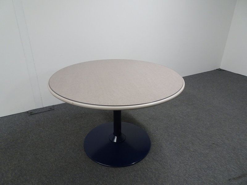 1100dia mm Circular Table in Lilac amp Blue