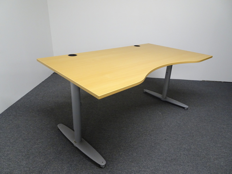 1600w mm Kinnarps Freestanding Desk with Wave Beech Top
