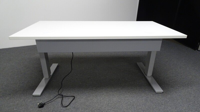 1500w mm Brand New KI Toggle Sit / Stand Desk