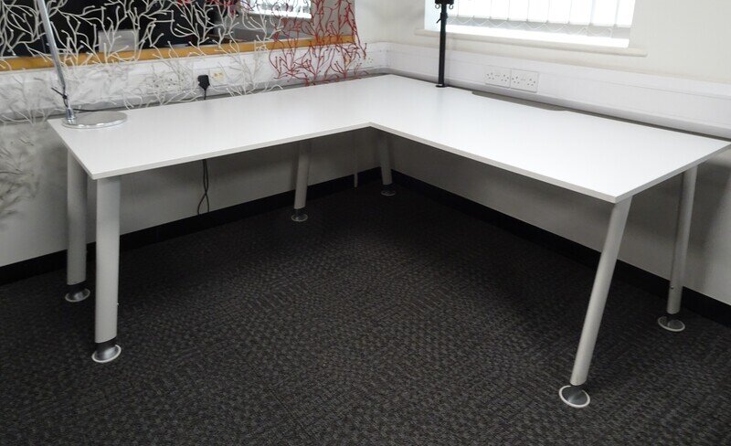 1800w mm White Freestanding Height Adjustable Desk
