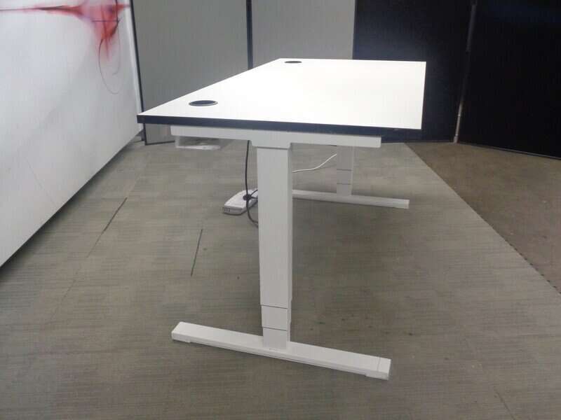 Veyhl Electric Sit / Stand Desk