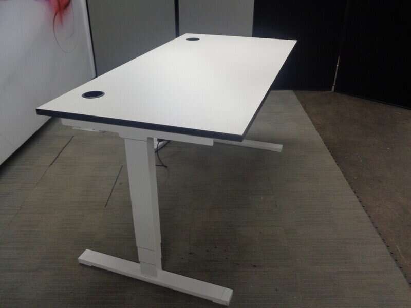 Veyhl Electric Sit / Stand Desk