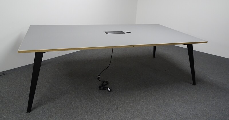 2400w mm Mobili Meeting Table with Electrics
