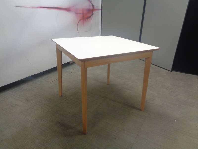 850sq mm Square Table White Top