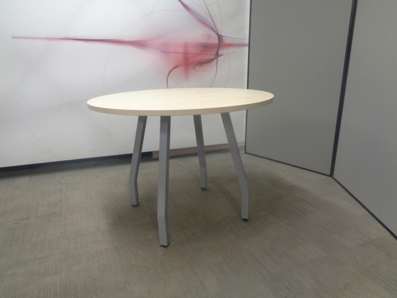 1000dia mm Circular Table with Maple Top