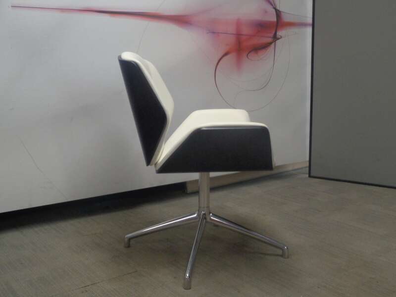 Boss Design Kruze Lounge Swivel Chair White / Walnut