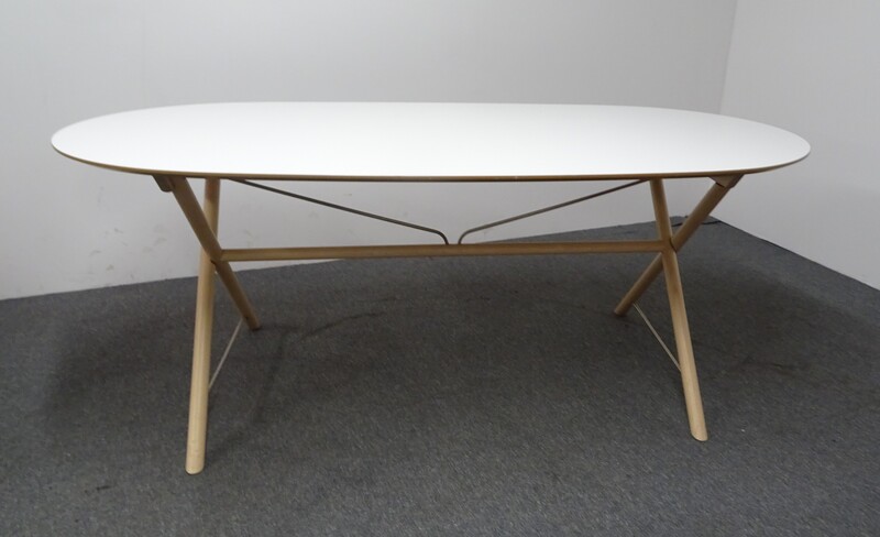 1850w mm White Oval Table