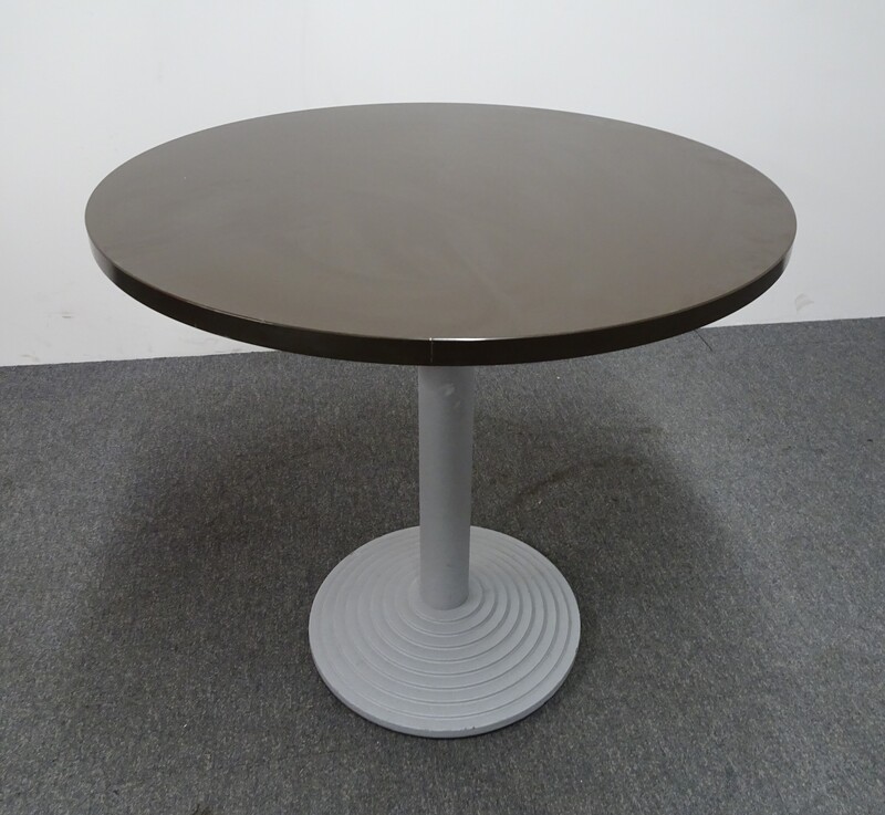 800dia mm Frovi Table with Circular Brown Top