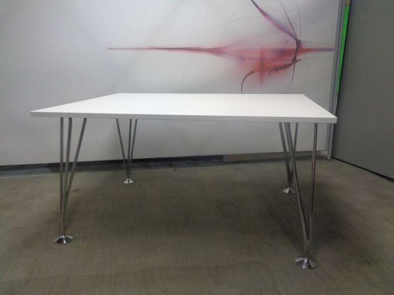 1400 x 1000mm White Rectangular Table
