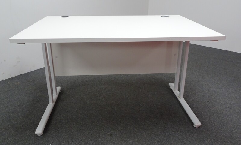 1200w mm White Freestanding Desk