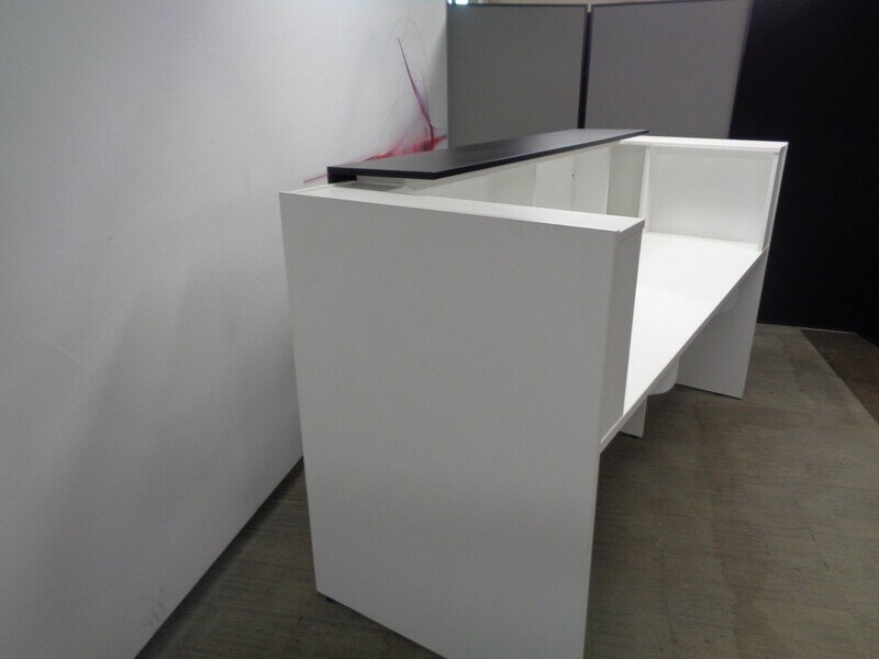 2000w mm White / Black Reception Desk