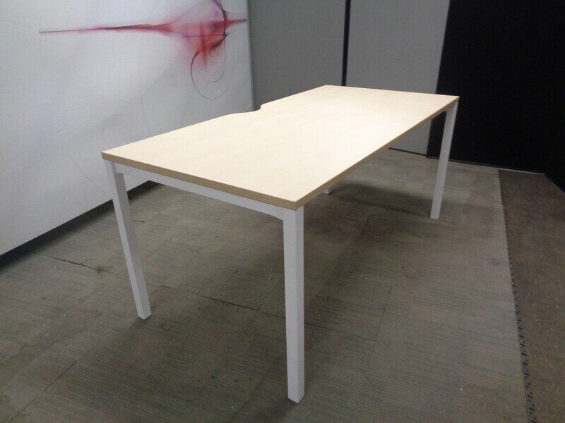 1600w mm Maple Desk