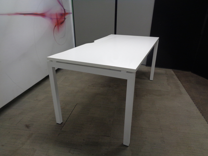 1600w mm White Freestanding desk