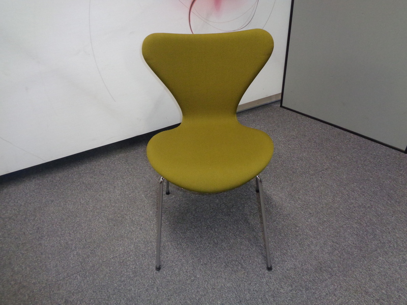 Fritz Hansen Series 7 Fully Upholstered Chair