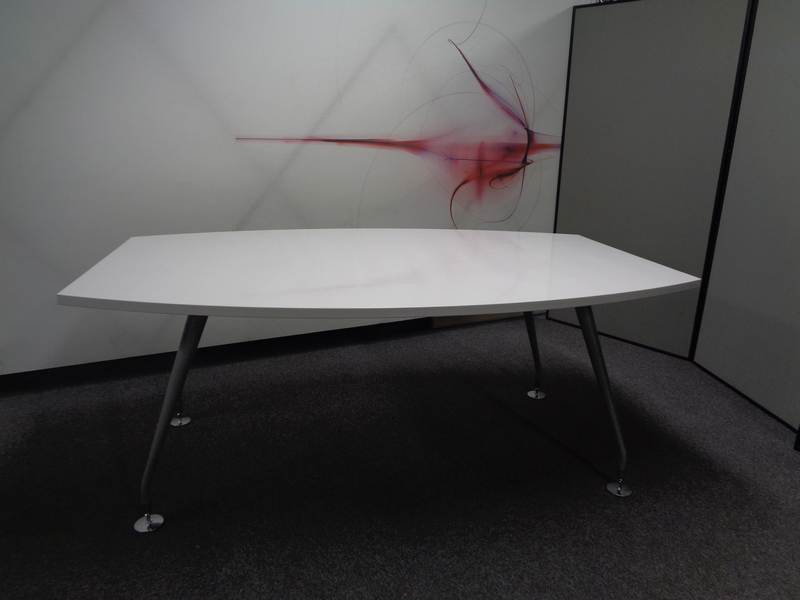 1800 x 1200mm Glossy White Meeting Table