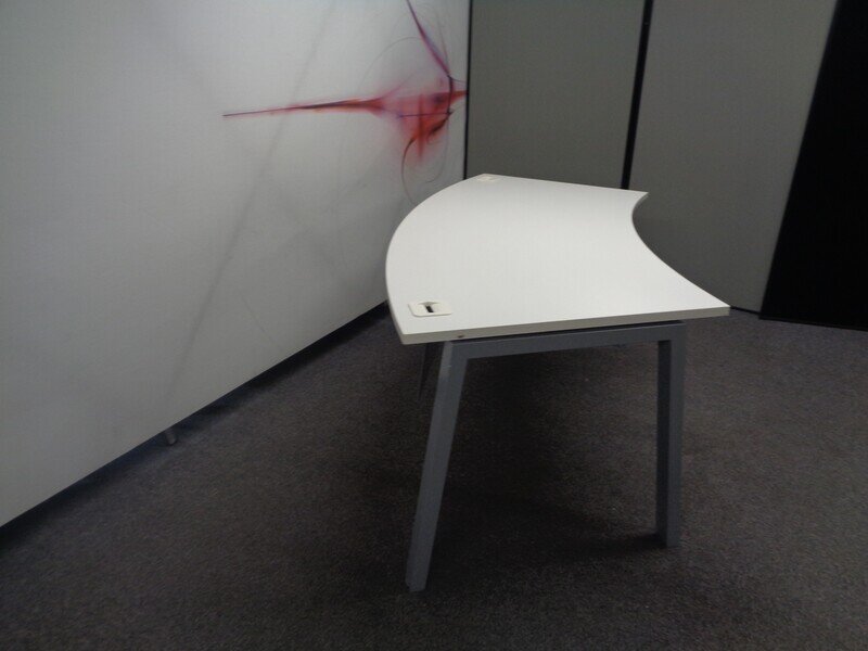 2000w mm White Curved Desk