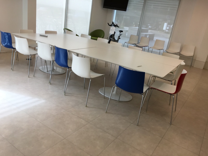 1800x900mm white tables