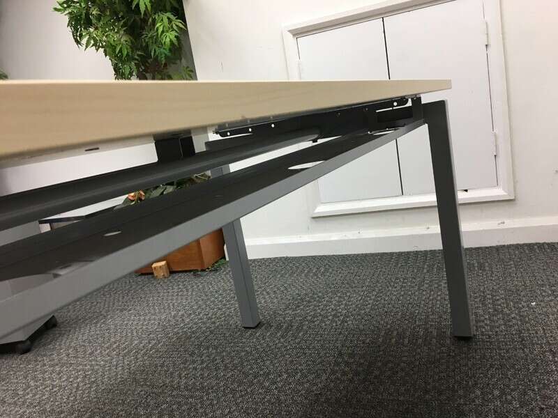 1600x800mm maple Gresham desks