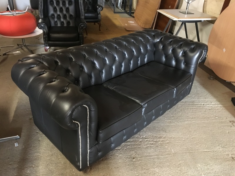 Black leather Chesterfieldstyle 2 seater sofa