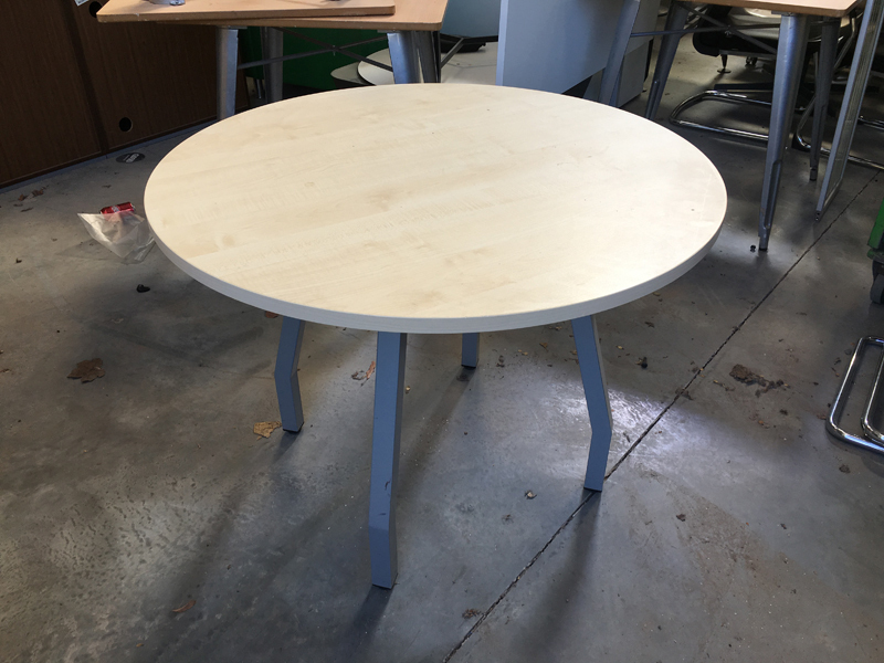 1000mm diameter maple 4 leg table