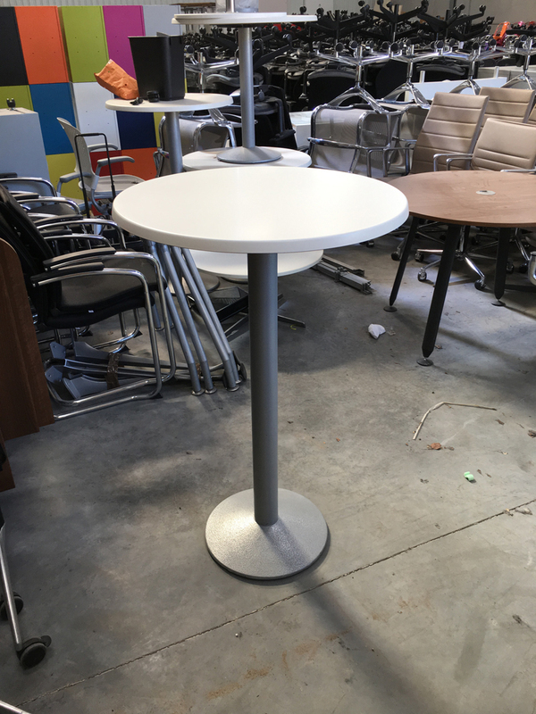 Frovi white 700mm diameter poseur table