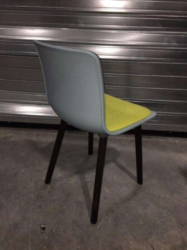 Vitra Hal Wood in blue/lime green