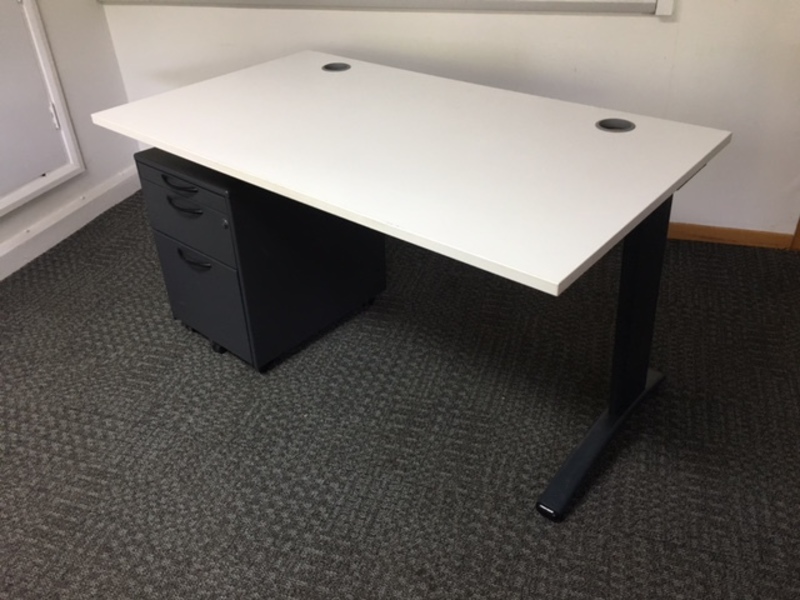 1400w x 800d mm white desk