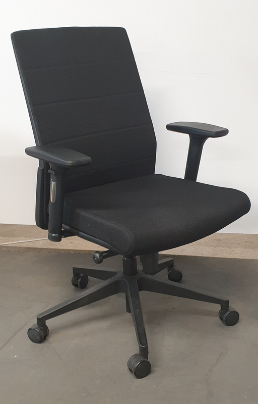 Mobili Nero grey mesh back task chairs