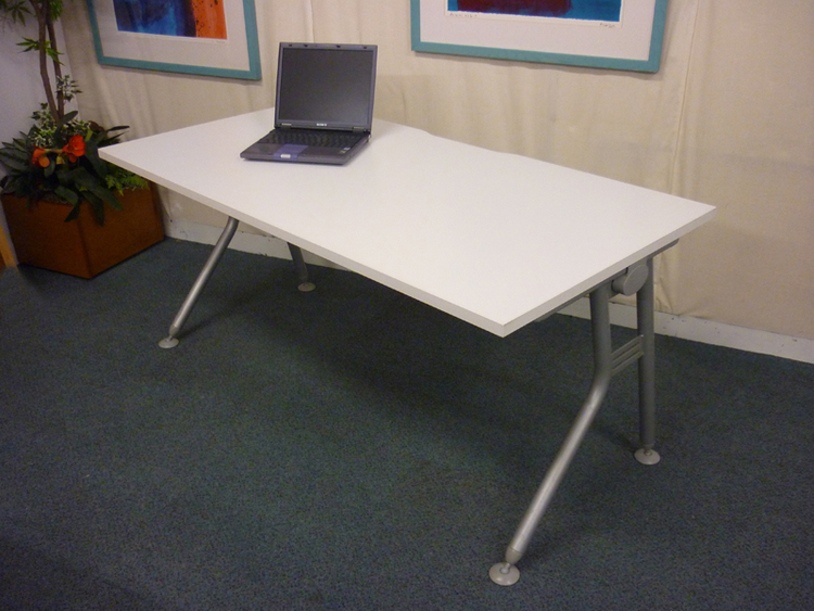 White 1600x800mm desks